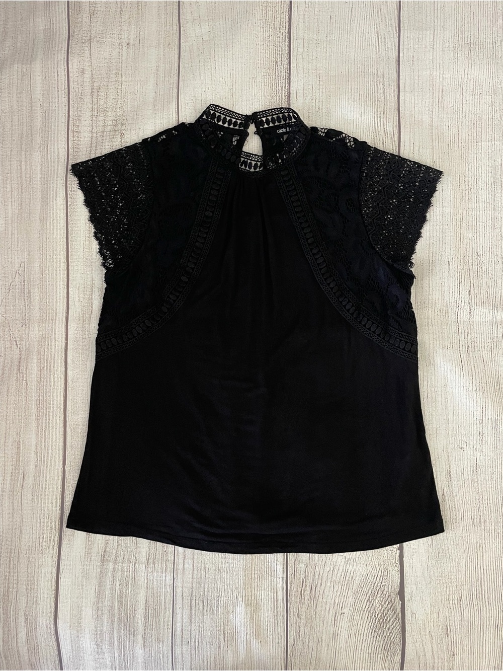 CABLE & GAUGE Womenâs Black Lace Sleeve High-Neck Top Size Large
